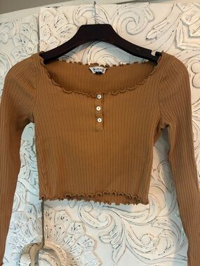 Ribbed Cropped Henley Top - Brown